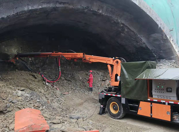 隧道混凝土濕噴臺(tái)車施工視頻